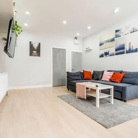 Lavish 2- Bedroom Flat With Free Parking