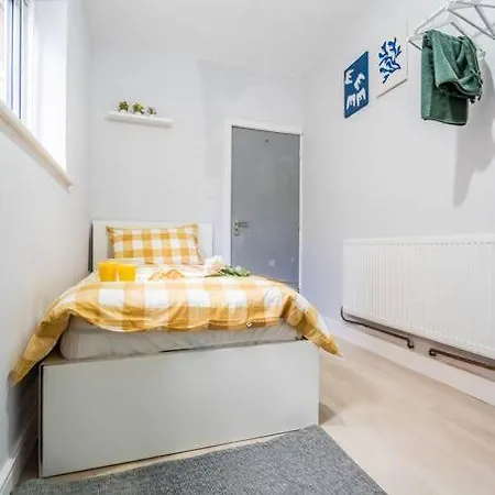 Lavish 2- Bedroom Flat With Free Parking דירה ברמינגהאם