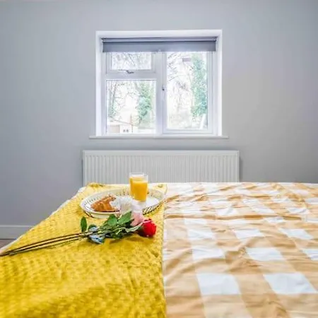 Lavish 2- Bedroom Flat With Free Parking ברמינגהאם
